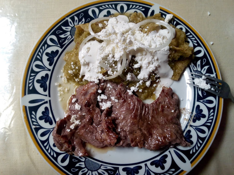 <span style="font-weight: bold;">Cecina con chilaquiles</span><br>